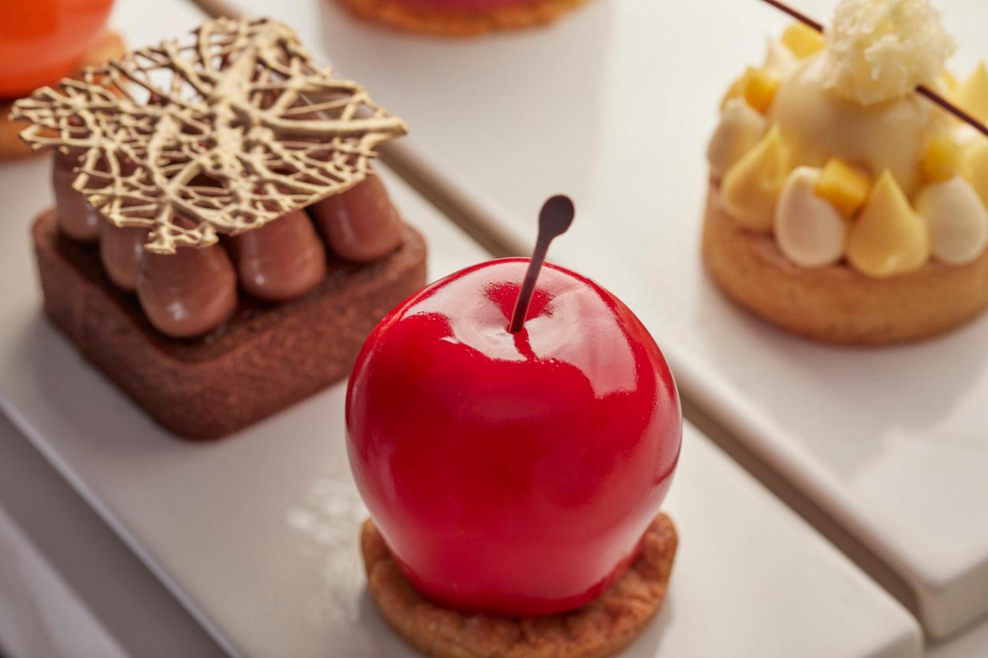 Mandarin Oriental, Santiago Hotel Bagian luar foto A glazed apple dessert
