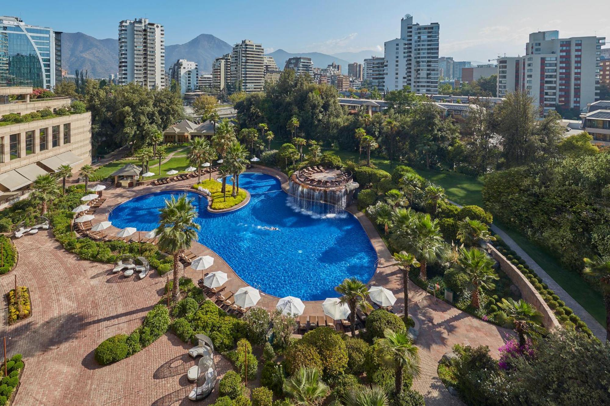 Mandarin Oriental, Santiago Hotel Bagian luar foto The pool at the JW Marriott Santiago